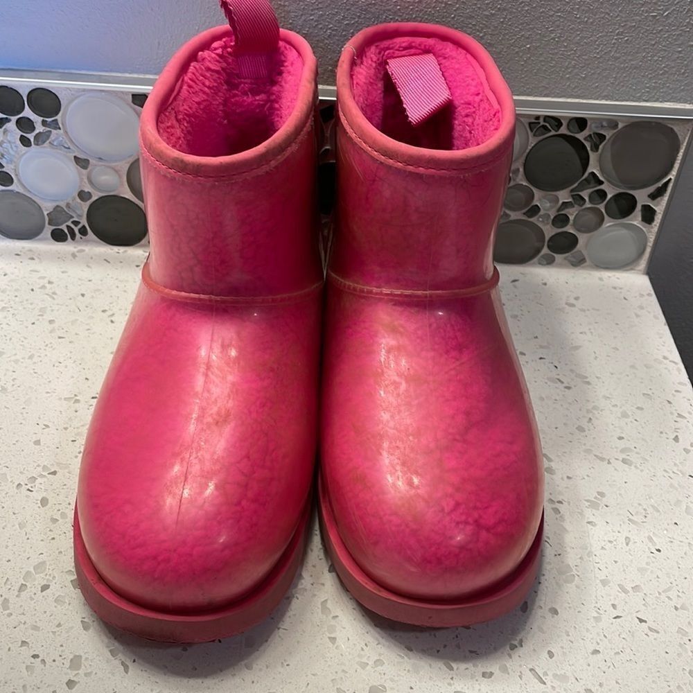 Ugg woman’s hot pink short boots